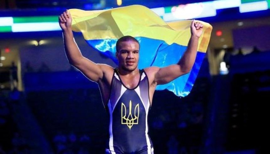 Украинец Жан Беленюк стал третьим лучшим борцом в мире