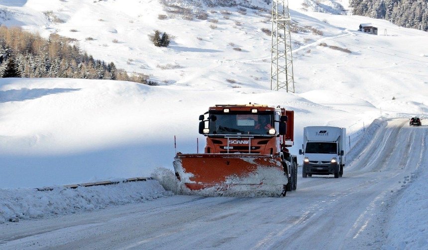 Жаловаться на неочищенные от снега дороги «Укравтодору» теперь можно через Waze
