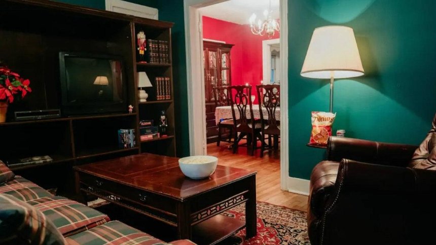 На Airbnb сдают в аренду дом, обставленный в стиле фильма «Один дома»