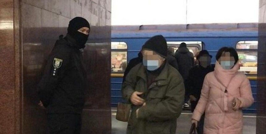 Сколько нарушителей карантина обнаружили в Киеве в первые дни 2021 года 