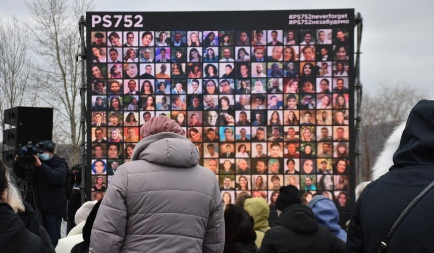 На Днепровской набережной заложили сквер памяти погибших в катастрофе самолета МАУ в Иране