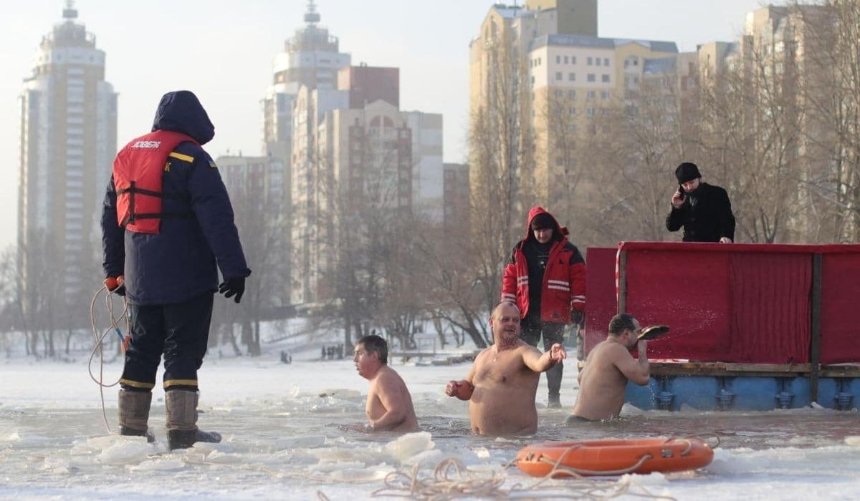 В КГГА рассказали, сколько жителей Киева получили обморожение на Крещение