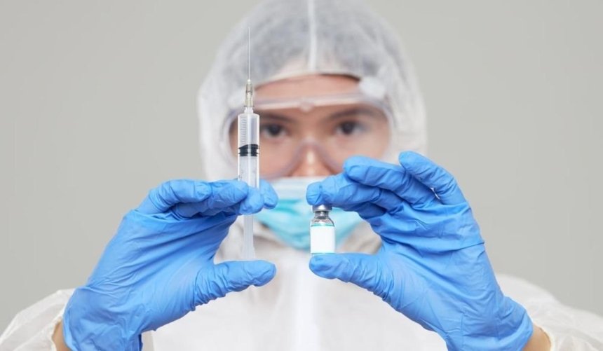 В Украине подали заявку на регистрацию российской вакцины от коронавируса: реакция МОЗ