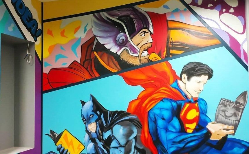 Коридор киевской школы разрисовали героями комиксов Marvel и DC
