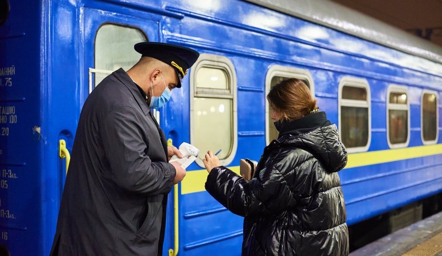 «Укрзалізниця» закупит 30 новых плацкартных вагонов: что там будет