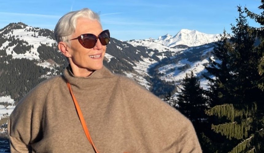 Мама Илона Маска выбрала одежду украинских брендов для отдыха в Швейцарии
