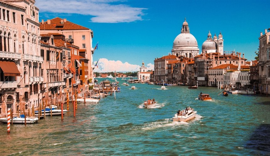 Венеция вводит плату за въезд, чтобы ограничить число туристов