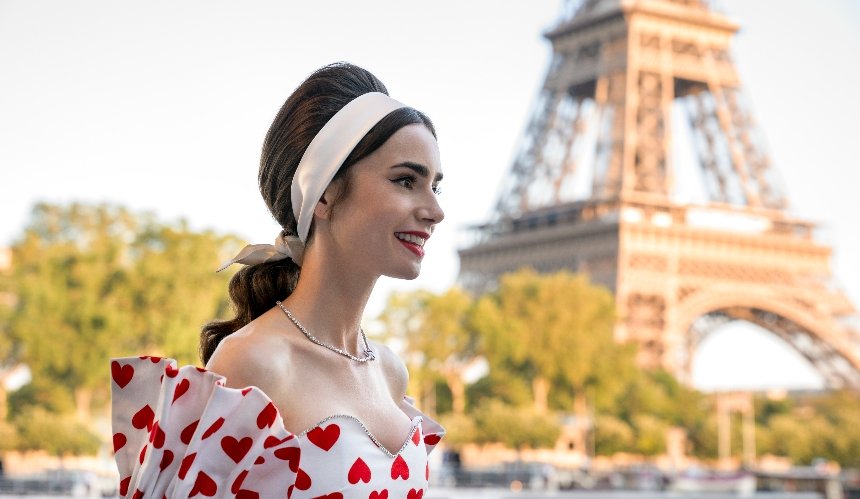Сериал «Эмили в Париже» продлили еще на два сезона