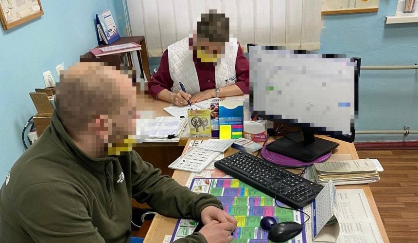 Киевские врачи брали по несколько тысяч за поддельные COVID-сертификаты