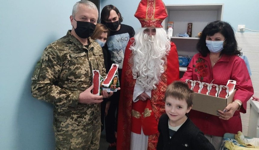 «АТБ» допомагає привітати дітей-сиріт із прифронтових регіонів України