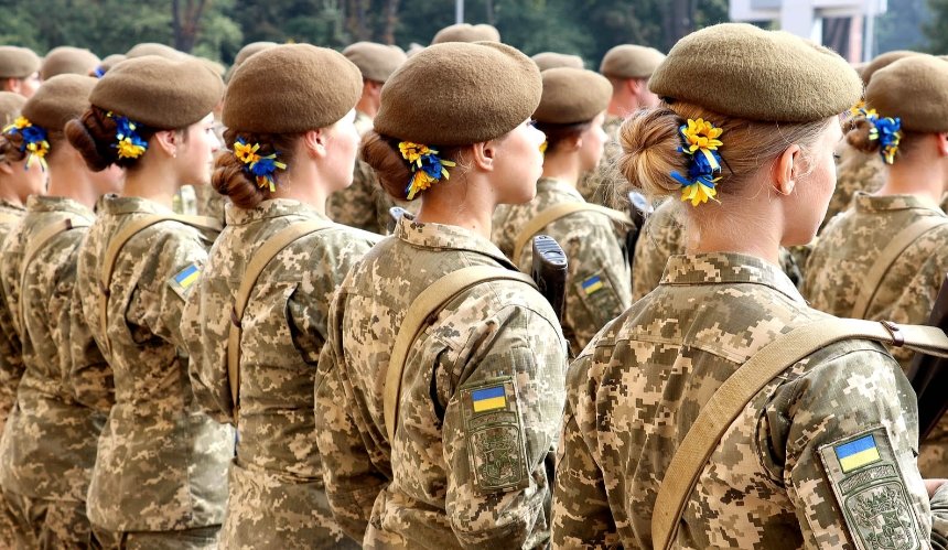 Военный учет для женщин: Минобороны изменит и упростит процедуру
