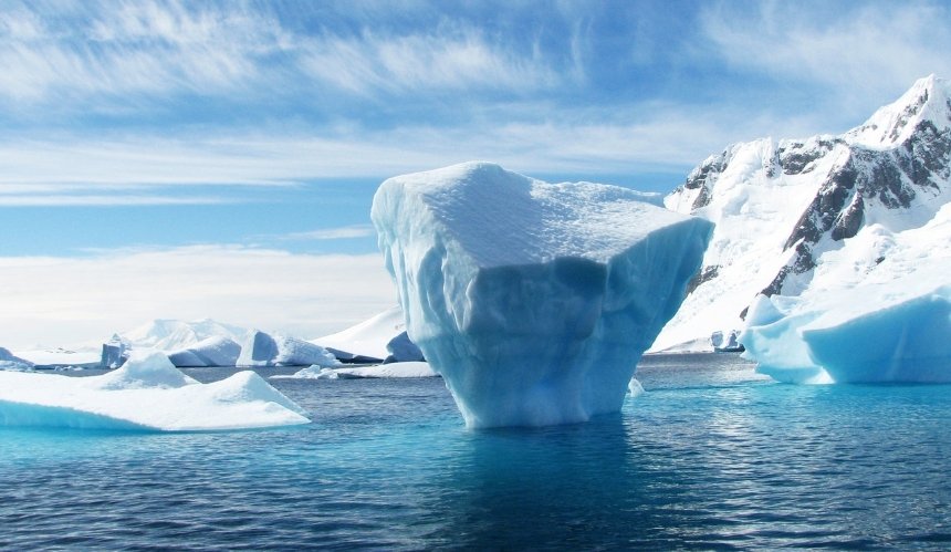 На Северном и Южном полюсах впервые выявили нанопластик