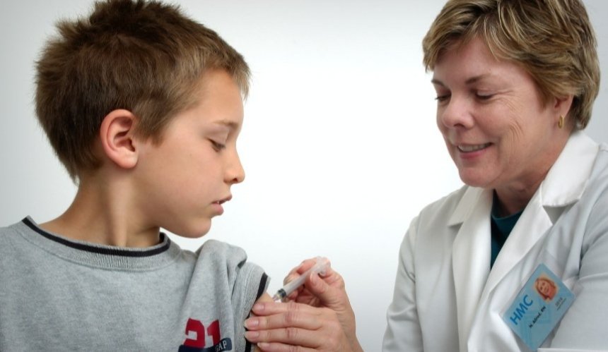 ВОЗ рекомендует снизить дозу вакцины Pfizer против COVID для детей от 5 лет