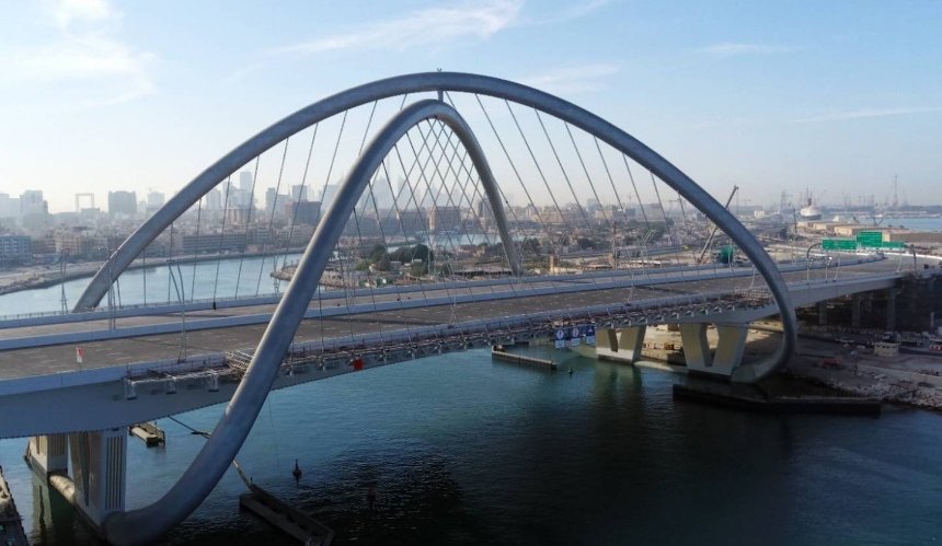 В Дубае открыли футуристический Мост Бесконечности