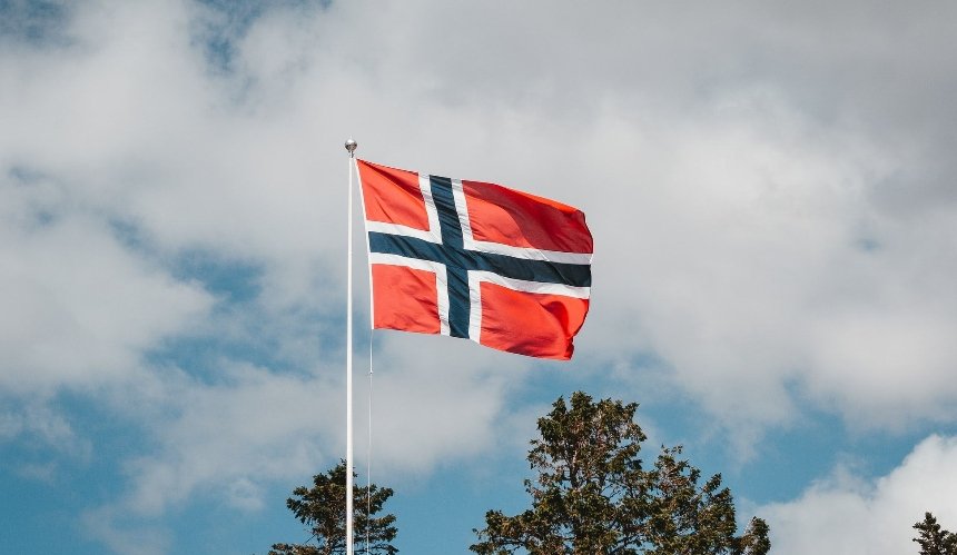 Норвегия и Британия отменяют часть ограничений на въезд: что изменится