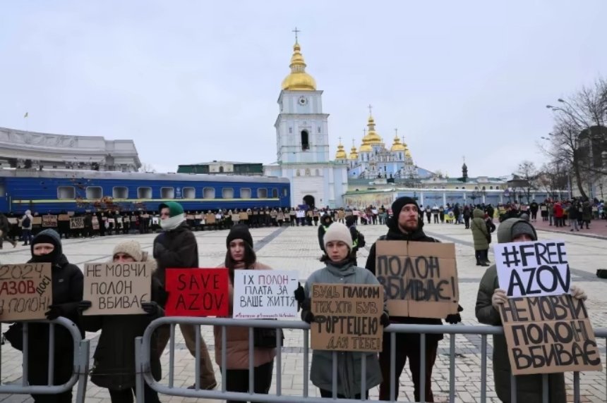 7 січня о 12:00 у Києві на Михайлівській площі пройшла акція “Не мовчи. Полон — вбиває!”