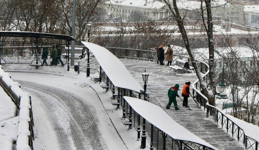 Сніжно та хмарно: якою буде погода у Києві на наступному тижні