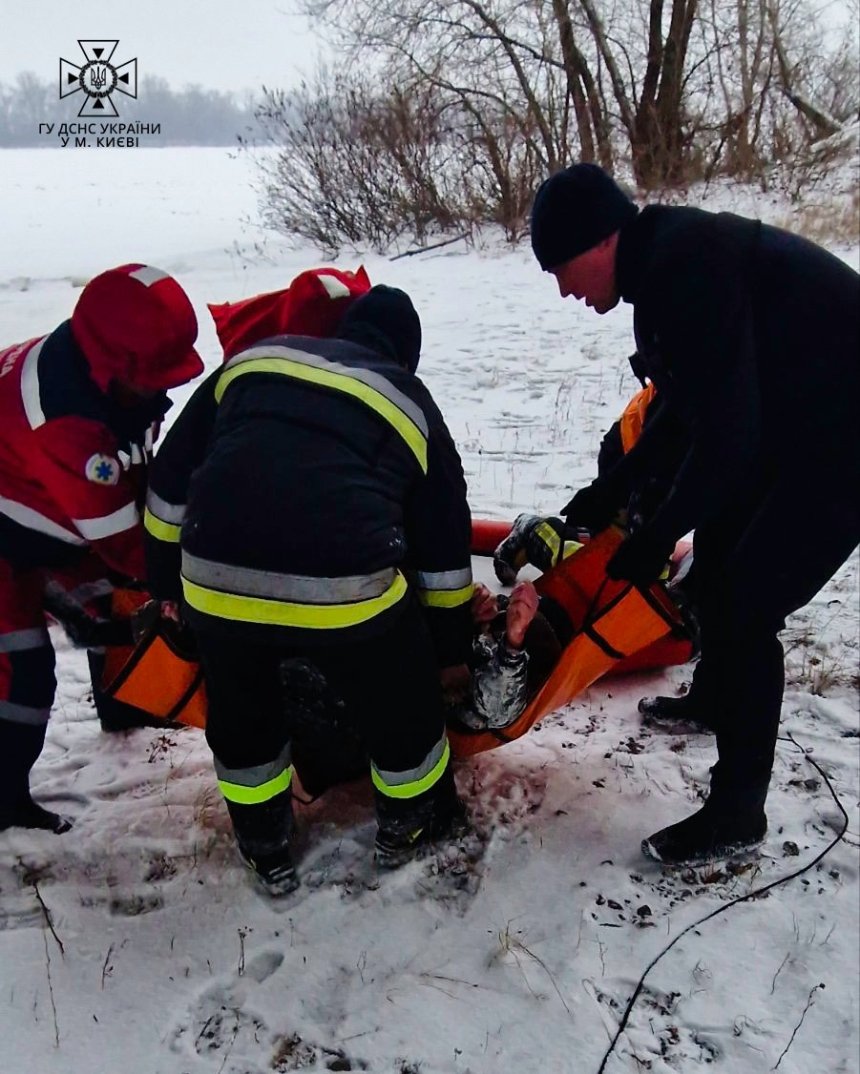 У Дарницькому районі столиці рибалка провалився під кригу 14 січня 2024 року