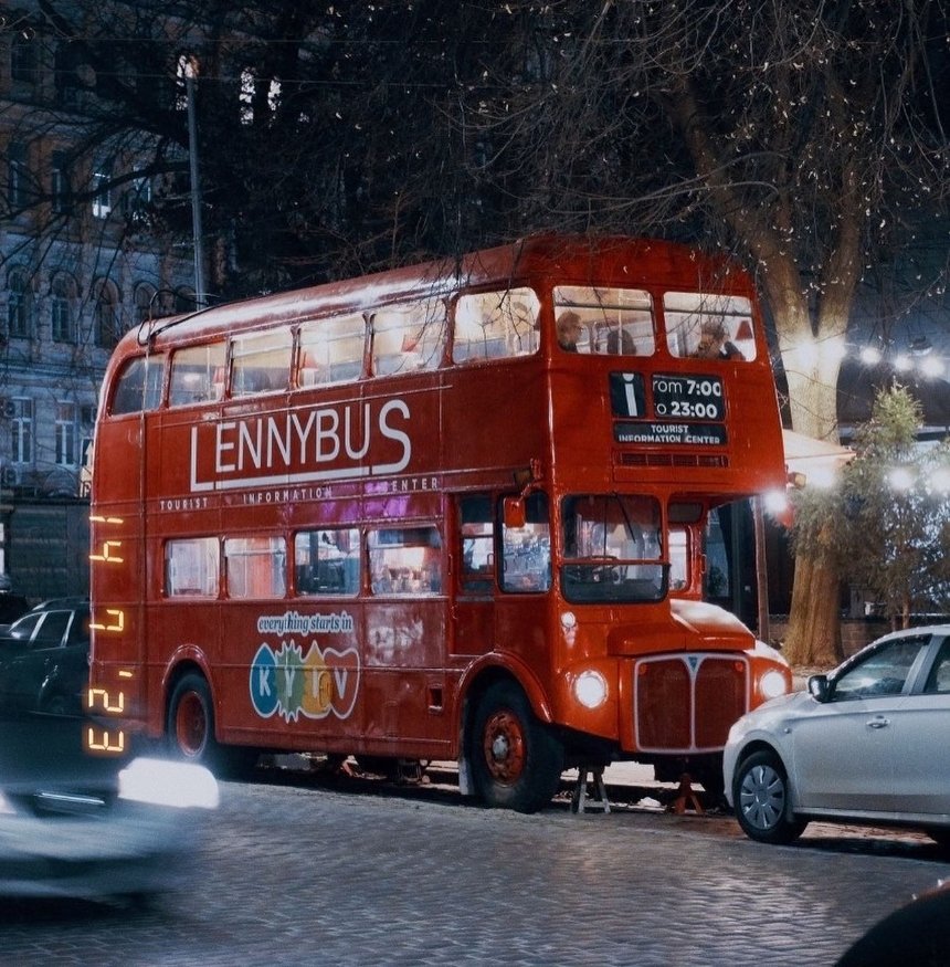 Лондонський автобус-кав’ярня LennyBus 14 січня останній день працює на вулиці Городецького.