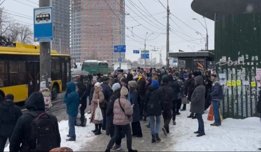 Яка ситуація з пасажиропотоком у Києві до закриття станцій "Либідська" - "Деміївська" та після