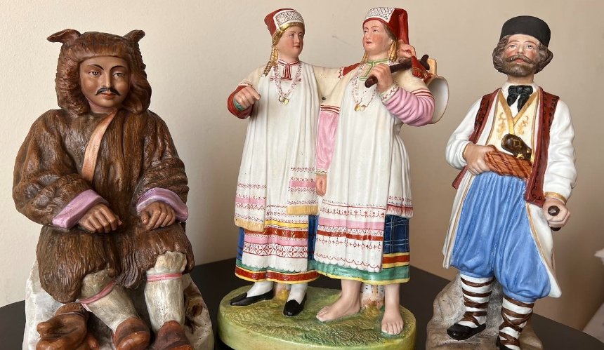 Київські митники знайшли в посилці рідкісні, порцелянові статуетки 19-20 століть