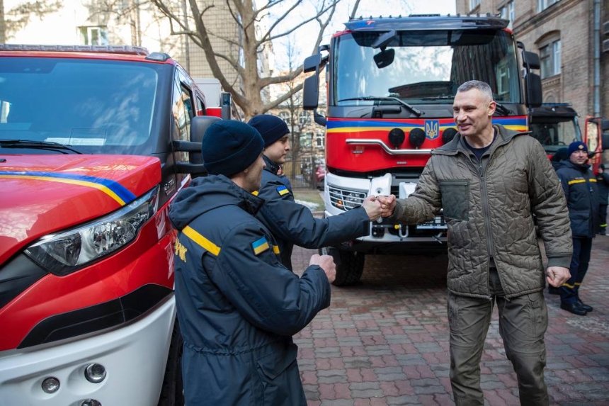 31 січня Київ отримав партію допомоги від міжнародних партнерів — 5 нових пожежних автомобілів