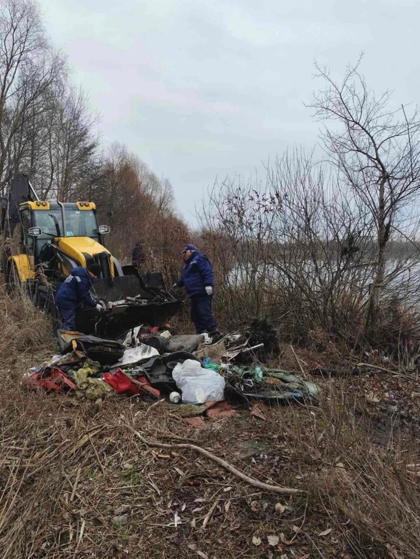 З озера Тягле в Дарницькому районі вивезли 70 кубометрів сміття. Фото: КП "Плесо"