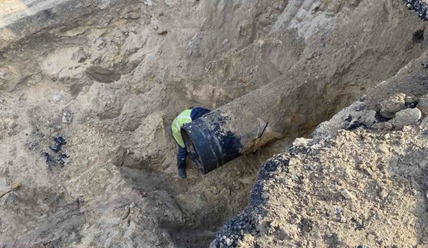 У Києві ремонтують водопровідну магістраль, пошкоджену внаслідок ракетної атаки 18 січня 2025 року