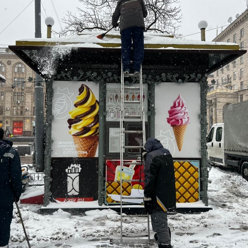 З Хрещатика&nbsp;прибрали "МАФи-хмарочоси"