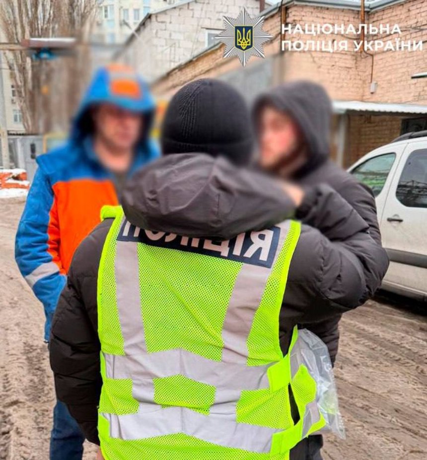 Яма з окропом на проспекті Лобановського Яма з окропом на проспекті Лобановського