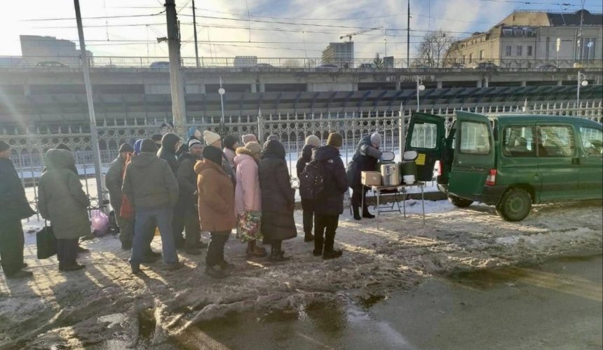 Гарячі обіди та підтримка: взимку у столиці працює соціальний патруль