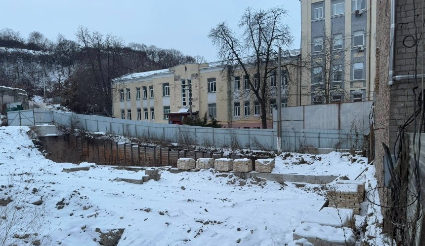 Забудовнику, що зніс Поліцейську дільницю на Подолі, зупинили дозвільні документи