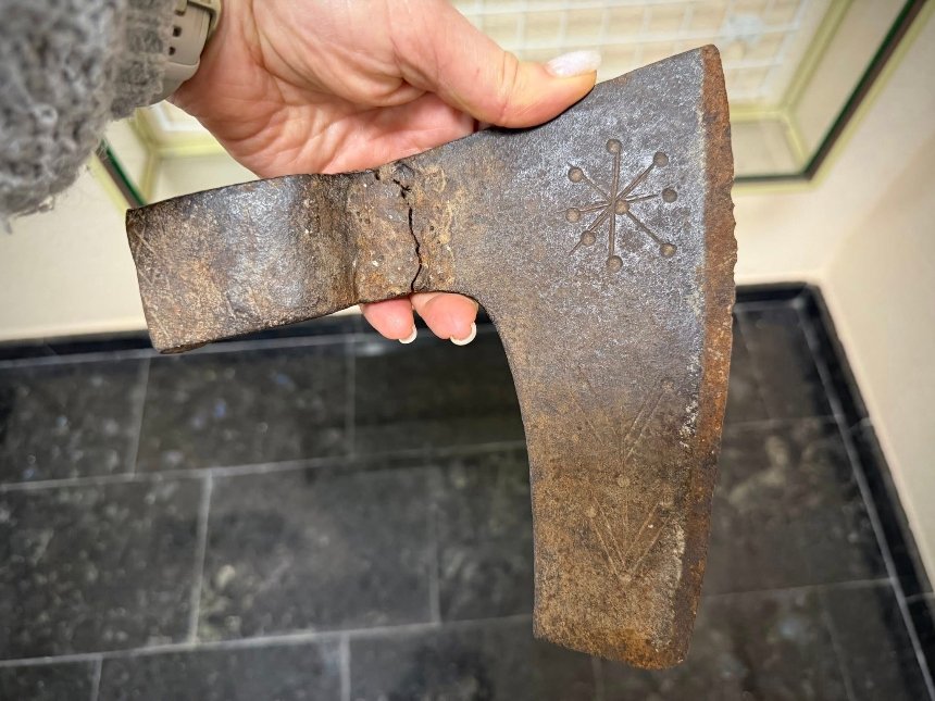 Київська митниця передала музеям 357 врятованих артефактів