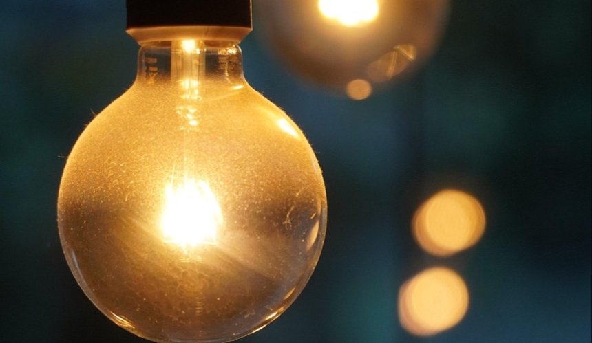 Лівий берег повернувся до графіків відключень: як вимикатимуть світло у Києві 6 січня