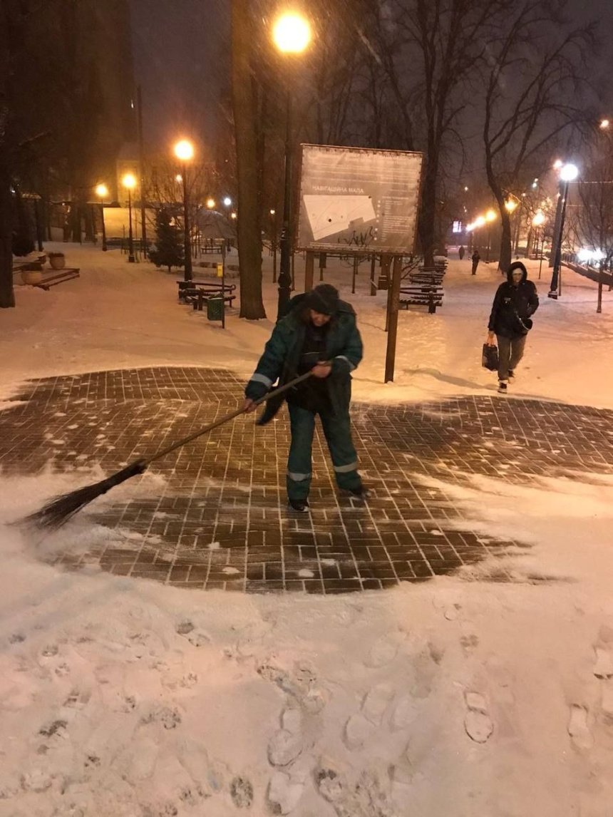 Київ засипало снігом