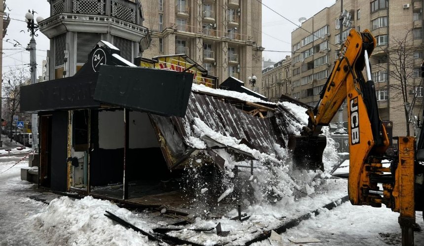 МАФи та стихійна торгівля: як на Майдані Незалежності триває масштабний демонтаж