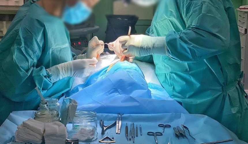 У Києві пластичний хірург понівечив обличчя пацієнтки: поліція повідомила про підозру