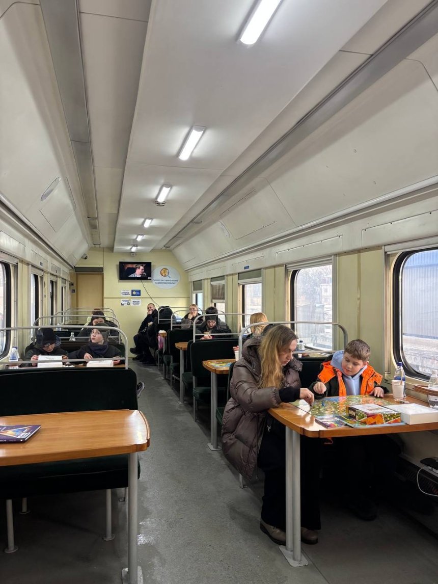 Укрзалізниця розгорнула перші 7 вагонів незламності на Київщині Укрзалізниця розгорнула перші 7 вагонів незламності на Київщині