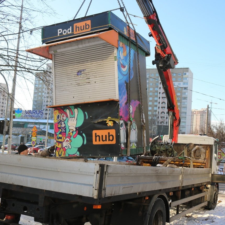 На Дарниці демонтували кіоски для розширення дороги