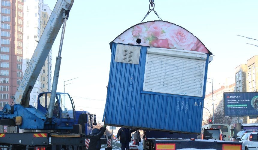 Ремонт Харківського шосе: на Дарниці демонтували кіоски для розширення дороги