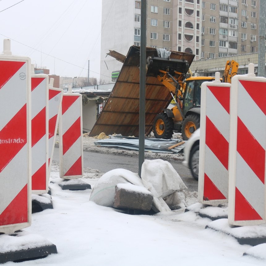 На Дарниці демонтували кіоски для розширення дороги