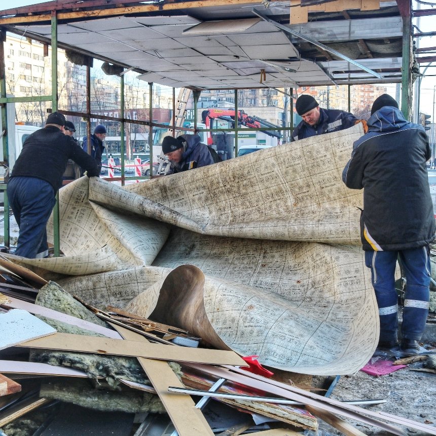 На Дарниці демонтували кіоски для розширення дороги