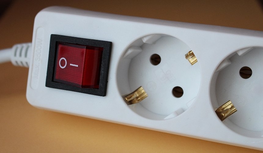 Відключення світла у Києві можуть тривати понад 16 годин: що кажуть у Yasno