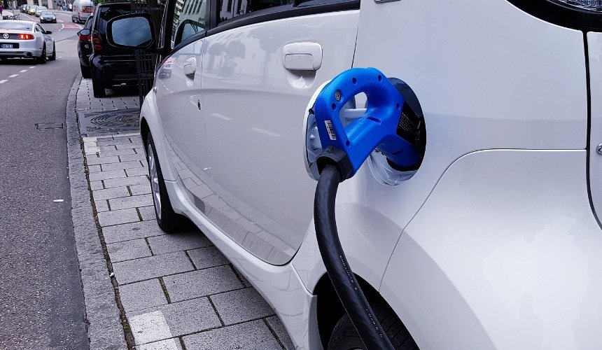 В Україні різко зросли тарифи на заряджання електромобілів: які зараз ціни