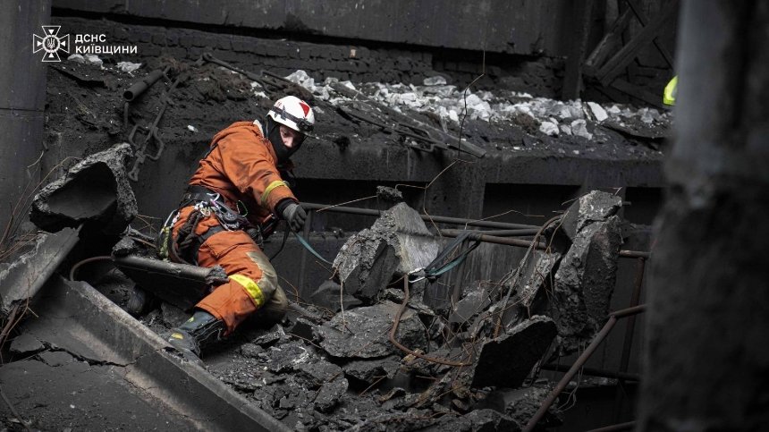 Як верхолази ДСНС рятують енергосистему Київщини