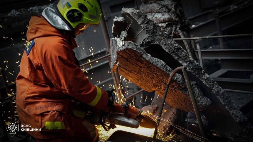 Як верхолази ДСНС рятують енергосистему Київщини