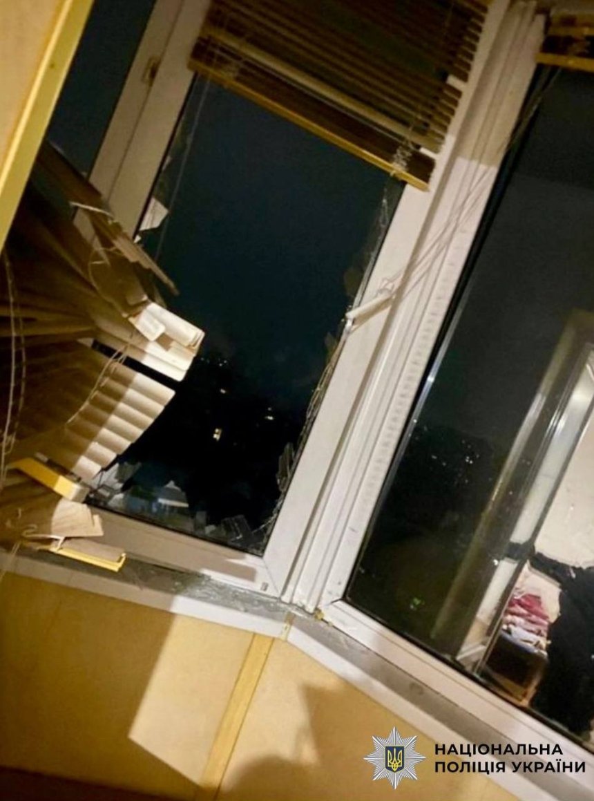 У Голосіївському районі дрон влучив у 17-поверхівку У Голосіївському районі дрон влучив у 17-поверхівку