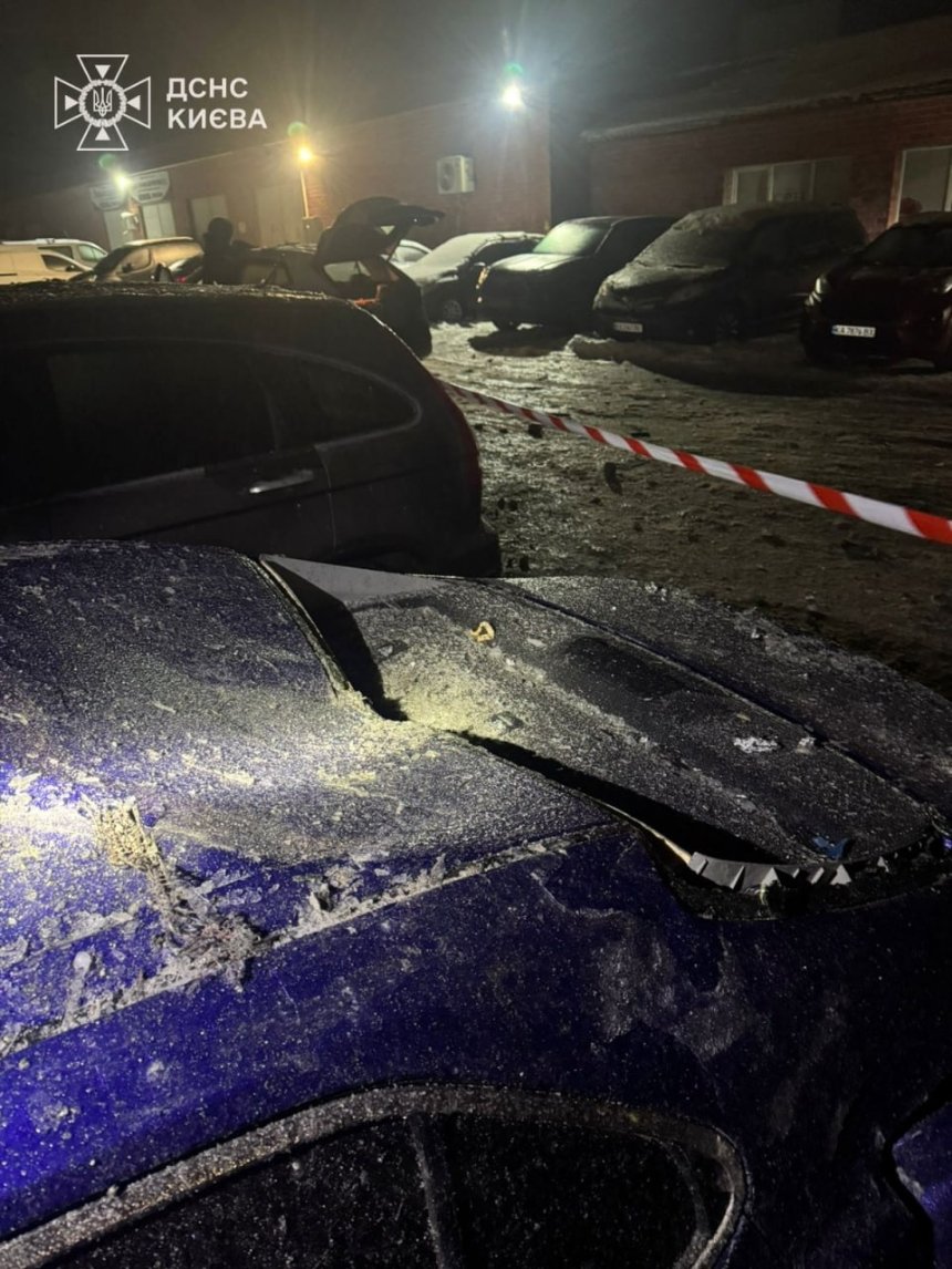 У Голосіївському районі дрон влучив у 17-поверхівку У Голосіївському районі дрон влучив у 17-поверхівку