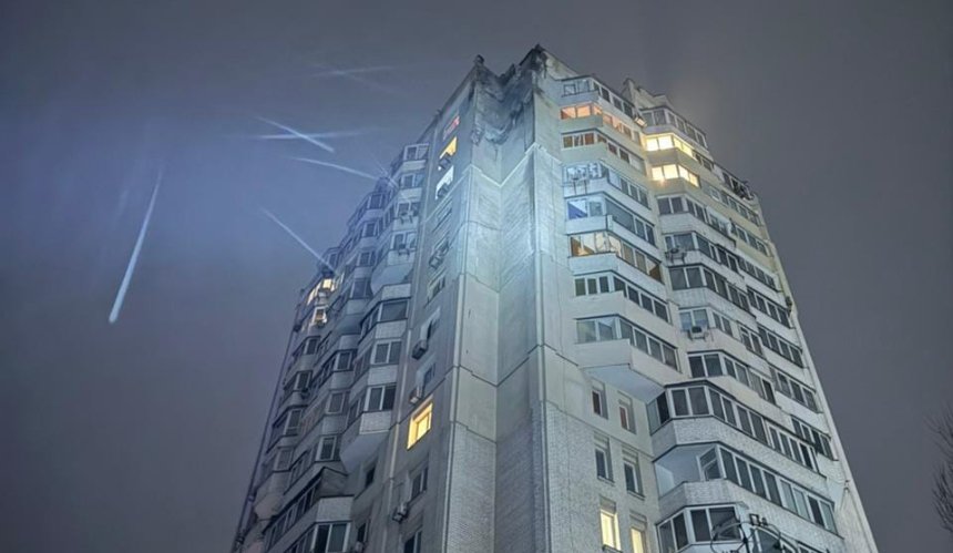 Нічна атака на Київ 28 січня: у Голосіївському районі дрон влучив у 17-поверхівку