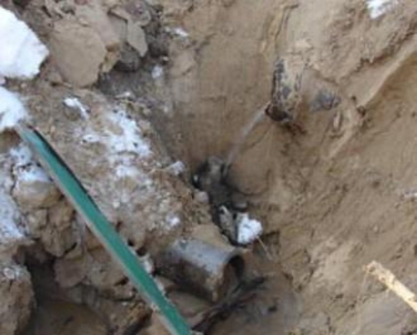 В Киеве из-за застройщика провалился канализационный колодец
